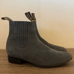 Botines Ramirez Gray Suede Ankle Boots, Size 8